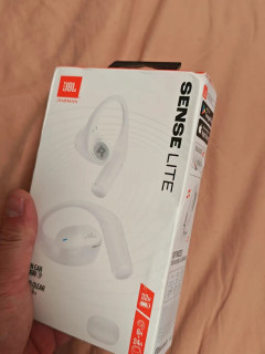 JBL SENSE LITE：佩戴舒适但音质平庸