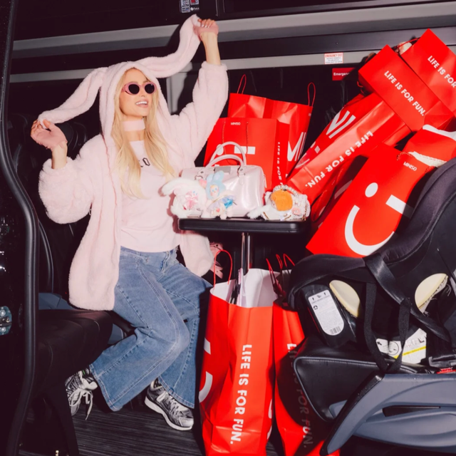 太有钱！希尔顿大小姐花2.8万扫货名创优品，这还是我认识的“平价战斗机”吗？