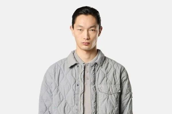 Stone Island 秋冬都市漫游者，菱形綗缝羽绒的从容姿态