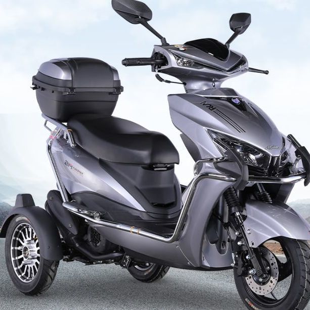 大隆鹰豪风冷150三轮摩托车，适合男女中老年用户！