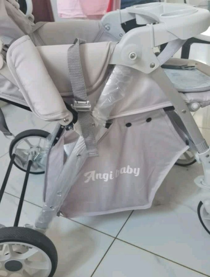 婴儿推车