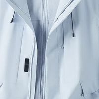 浅冰蓝外套，冬日穿搭不再纠结？