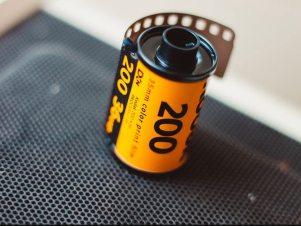 为小众的“胶卷摄影”发电：三年收藏路，每一张废片都藏着热爱