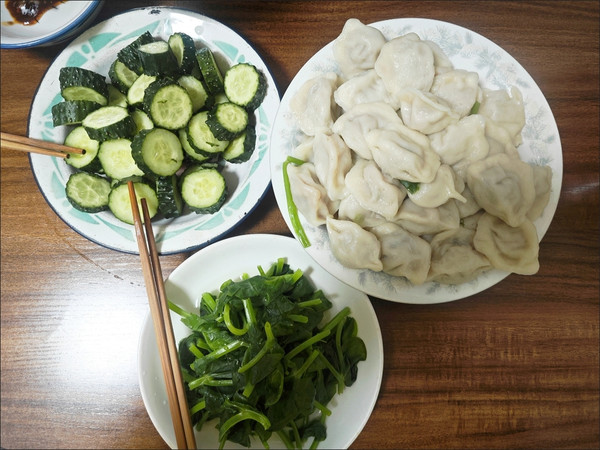 在家自制香菇猪肉馅饺子，真鲜美