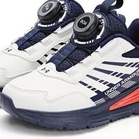 安德玛儿童户外鞋：透气与防护兼备