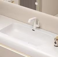 奶油风浴室柜：简约一体化设计