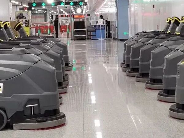 轻便易控，省力高效：德国卡赫BD43/25小型手推式洗地机