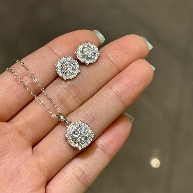 胖东来169元莫桑石戒指值不值？全网观点大碰撞