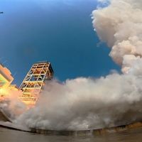 国内最大！110吨针栓式液氧煤油发动机力擎二号140秒试车成功