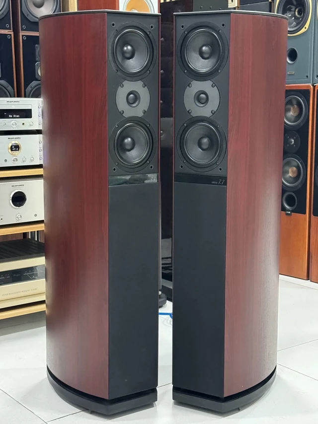 [庆祝][庆祝][庆祝]丹麦原装进口……jamo/尊宝7.7发烧落地音箱……[庆祝][庆祝][庆祝]
丹麦原产，难遇99.极新成色，原装无任何修磨，声音正常状态巅峰，非常难得，比d590高一个档次，尊