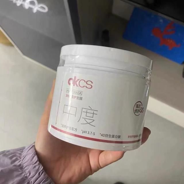 家人们谁懂啊！烫染3次后的头发真的像一把枯草😭