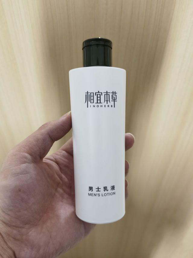 解救干燥皮肤，冬天的男人，也需要养护。