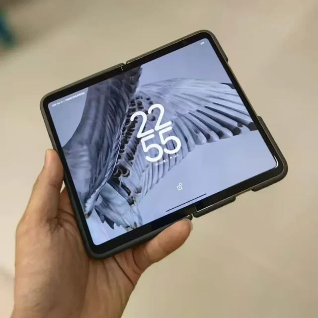 折叠屏中的洋垃圾，二手最低899块，明年首批升级安卓17