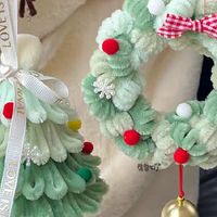 独特手工艺的魅力：扭扭棒圣诞花环