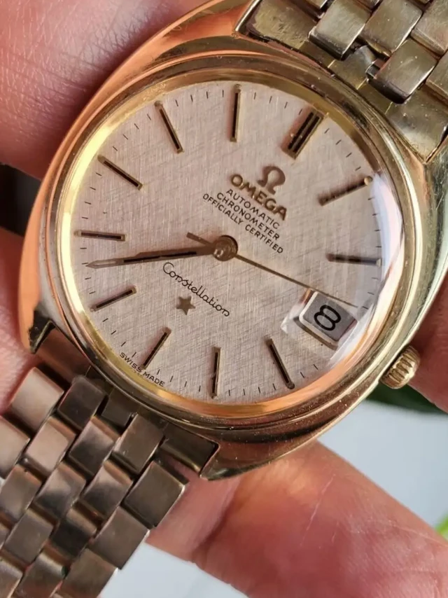 #欧米茄omega Omega/欧米茄
古董欧米茄星座  
564天文台自动机械表 #
古董欧米茄星座套金鲍鱼款   
表径35不含把头，整表原装。
564天文台机芯，拉跳正常。 
原装把头岁月不饶人