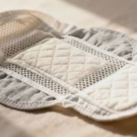 新生儿纸尿裤选速干型还是透气型？我们汇总了超百位用户真实体验，结论在这