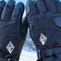 黑冰金标P棉手套：寒冬里的温暖“铠甲”