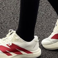 脚踩云端的户外奔跑体验：骆驼碳5K厚底碳板慢跑鞋深度测评