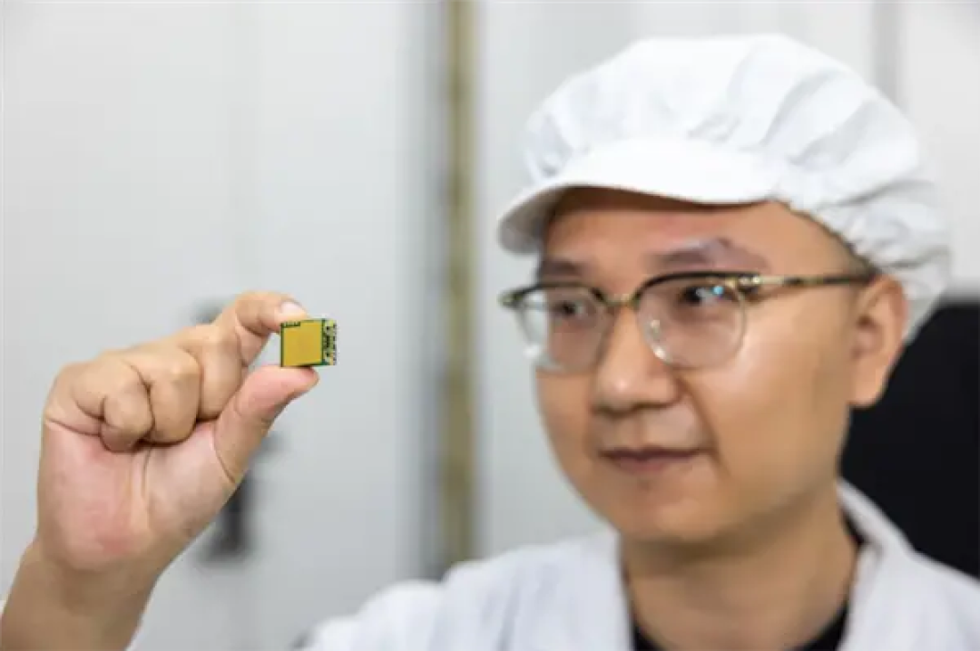 当黄仁勋呼吁科技巨头自建核反应堆,中国实验室已把电源损耗砍掉30%!