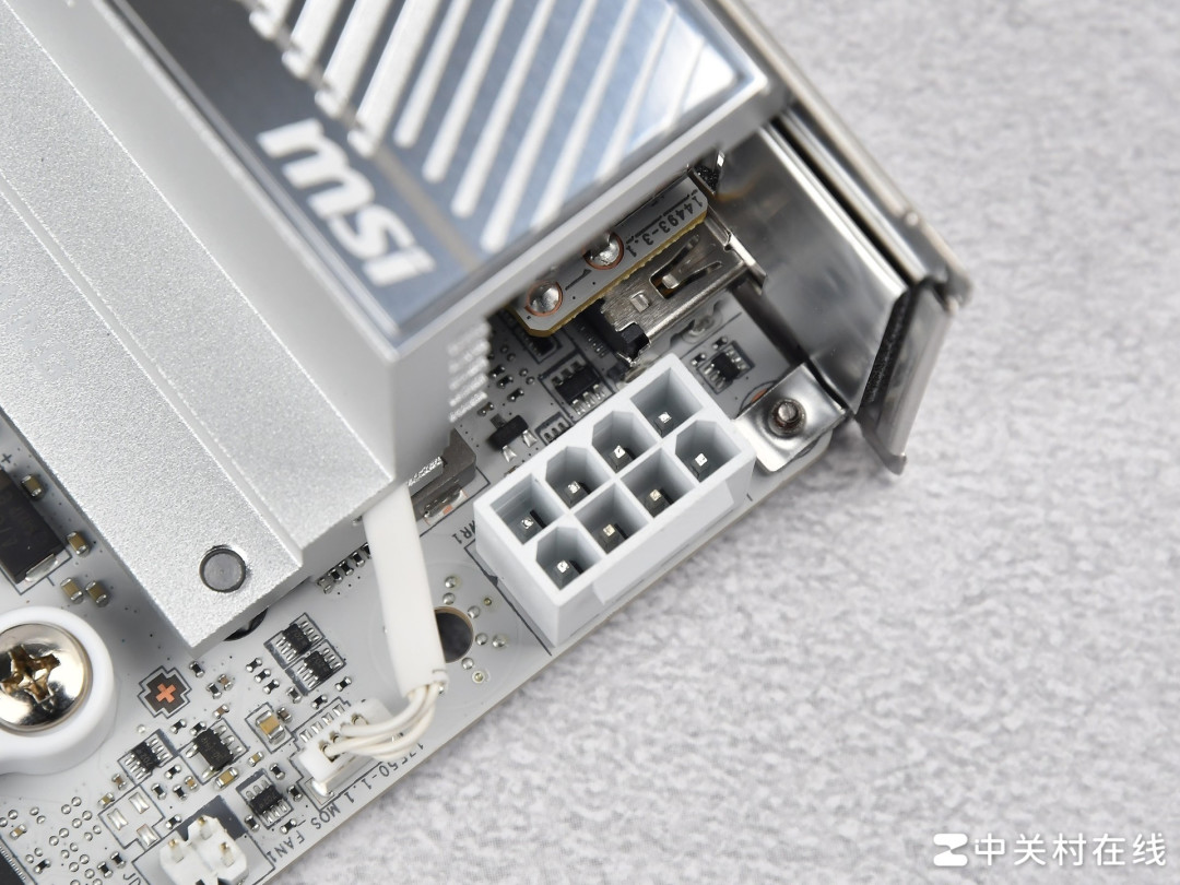 板型小 拓展性能夯 微星 MPG X870I EDGE TI EVO WIFI 刀锋 钛主板评测