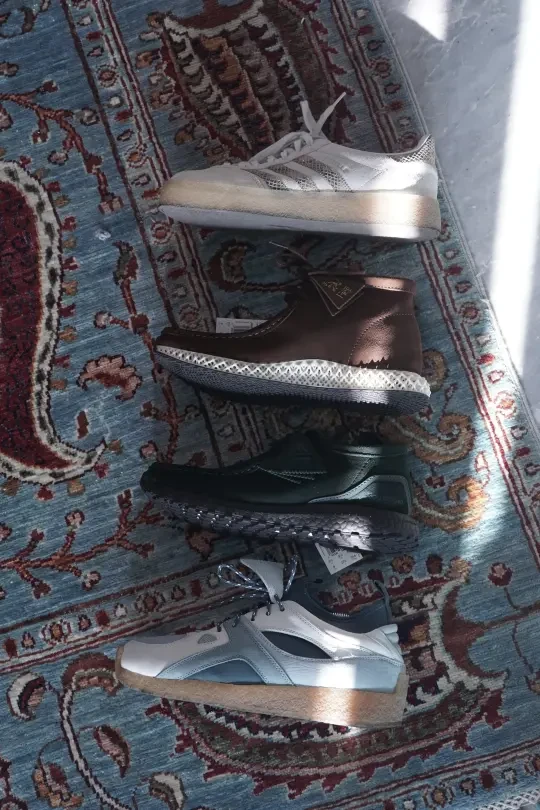 你就说Ronnie Fieg是不是入股clarks了？