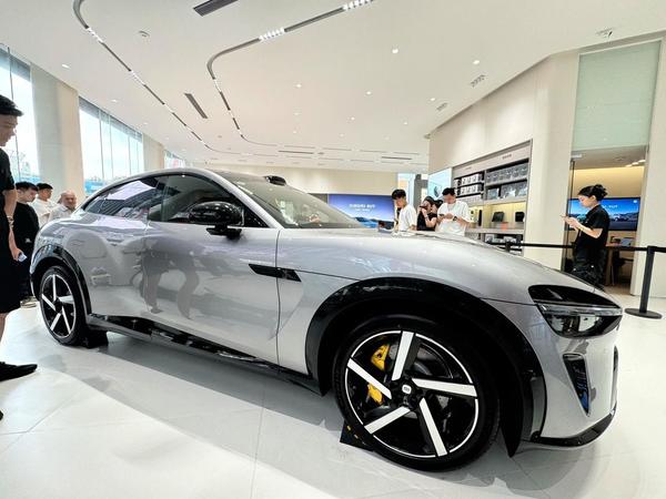 小米汽车现车选购：快提车VS绝对新车，你更在意哪个？