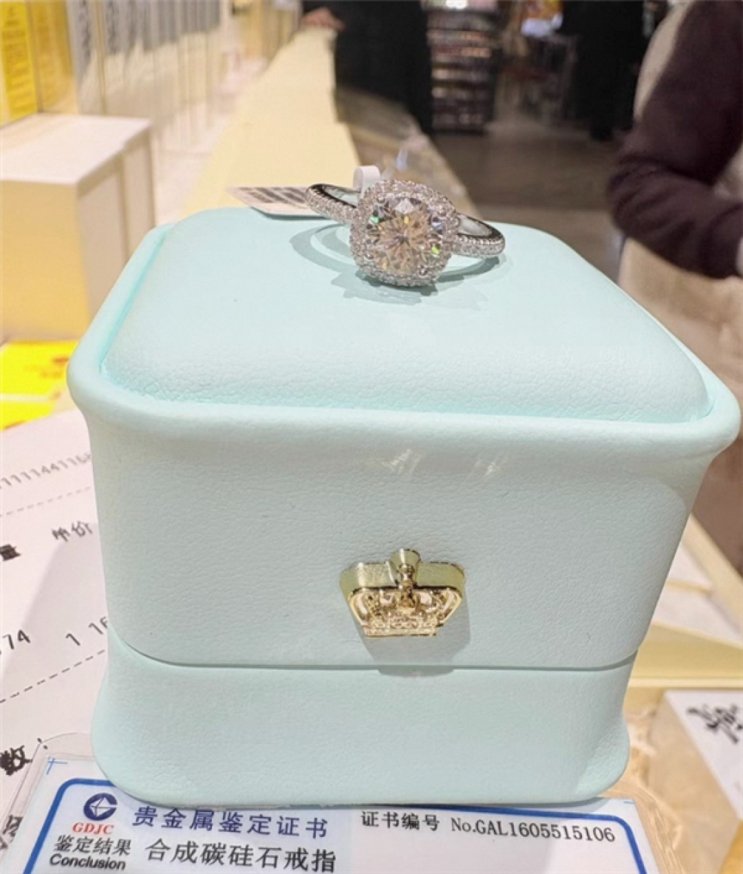 169元起售 女子坐4小时高铁来胖东来买小方糖钻戒：遗憾扑空