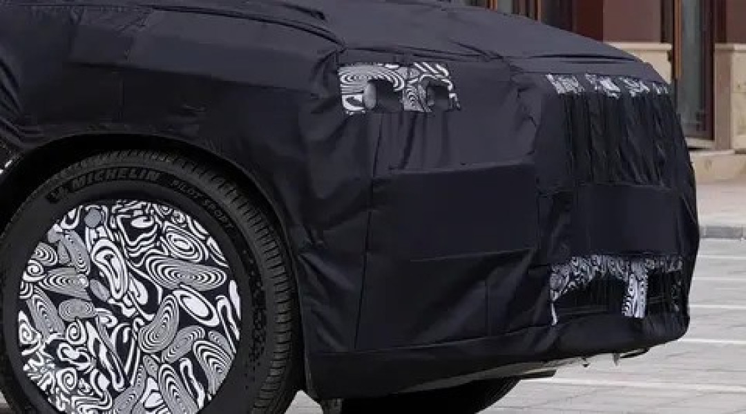 极氪8X谍照曝光!2026年发布,定位中大型SUV,配高阶智驾与三电机动力