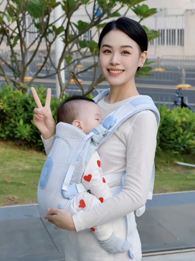 不纠结了，争议很大的小蛋壳背带买了