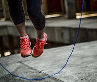 每天跳绳3000个，我差点跳进骨科门诊：这些毁膝细节你中招了吗？