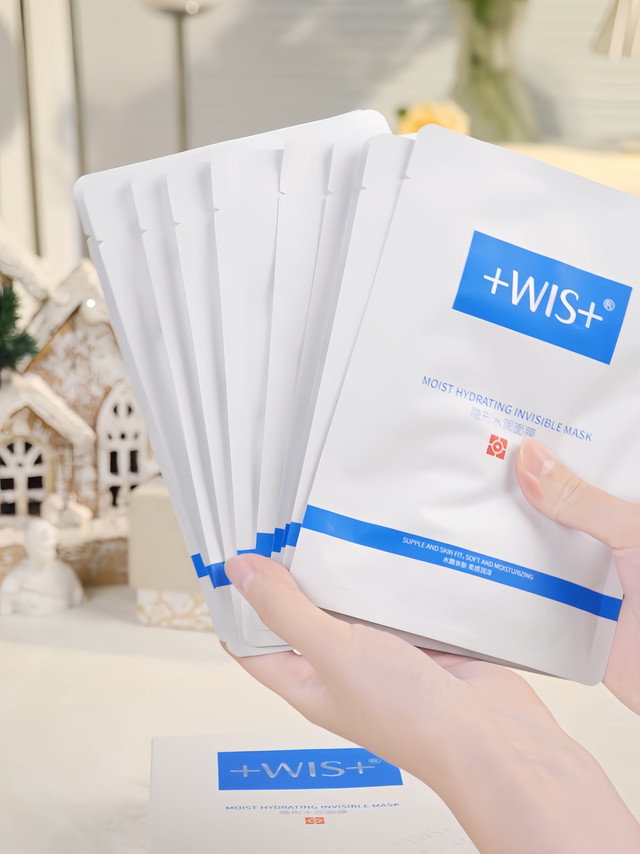 今天看到WIS官宣了两位年轻的品牌青春大使，都是蛮有活力的艺人。我心说，这个我自己私下里用了不少次的牌子，终于也开始更明确地拥抱年轻市场了，好事啊。正好趁这热乎劲，给你们安利一下它家我挺喜欢的、觉得挺