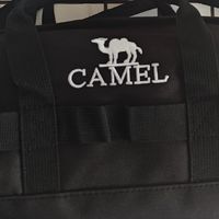 一款骆驼运动休闲单肩包