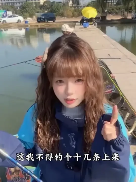 新手用高碳竿黑坑钓鲤鱼是什么体验？ #开沃精工 #女钓手 #小综合杆推荐