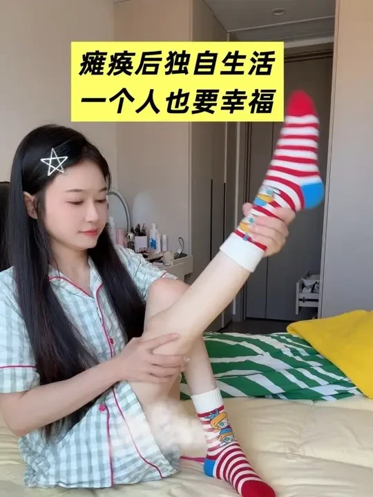 感觉现在房子卧室总是设计的很小，床又巨大，一旦像我一样坐轮椅生活，就会很不方便，加上飘窗的存在，开关窗帘，开关窗户，其实都是我的生活难题，好在智能窗帘直接优化了我的生活～#科创者智能窗帘 #电动窗帘品