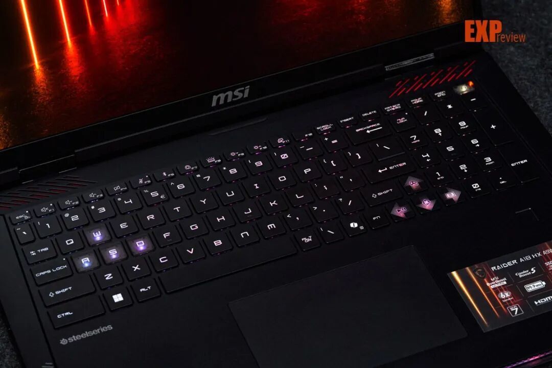 微星泰坦18 Pro 锐龙版2025评测:X3D处理器坐镇,打造高性能游戏本