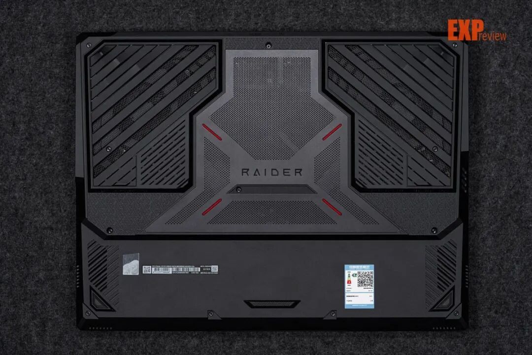 微星泰坦18 Pro 锐龙版2025评测:X3D处理器坐镇,打造高性能游戏本