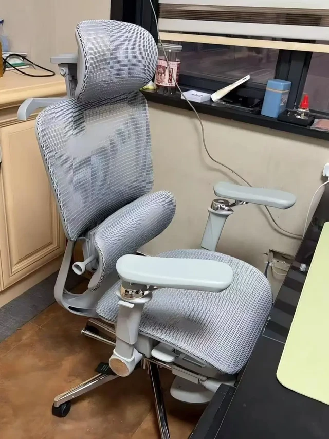 500元以内人体工学椅推荐。最近帮朋友挑500元内的人体工学椅，我自己先入了永艺沃克Pro试了两周，整理出这份经验教程，帮预算有限的朋友避坑。 
首先，核心优势：腰背支撑够用。它的一体式腰靠能贴合腰部