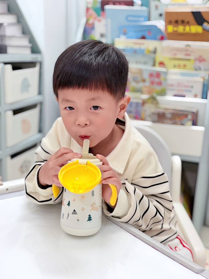 儿童保温杯