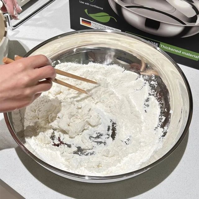 德国品牌单，这个盆品质和实用性真的可以直接封神，家里都需要备上这么一个大盆，家庭腌菜、拌菜、和面统统好用，群友价25块钱