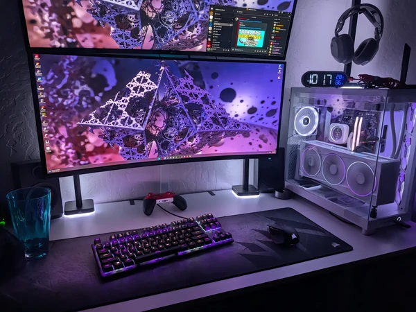免费帮写配置啦，视频同款配置如下。CPU:  R7 9800X3D
显卡:  技嘉 RTX-5080 雪雕
内存：威刚 DDR5 6000C28
主板：技嘉B650 AORUS ELITE AXICE