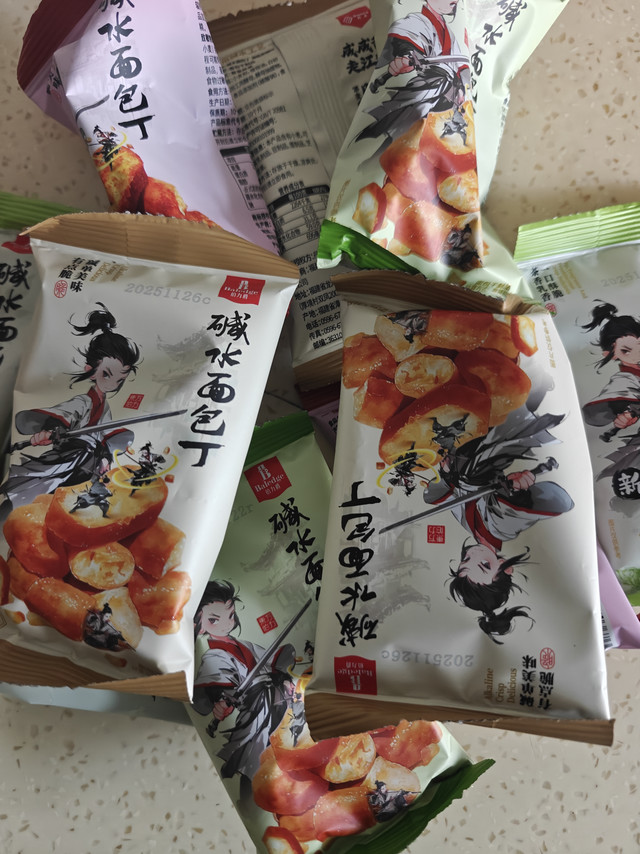 伯力爵碱水面包丁，健康非油炸零食评测