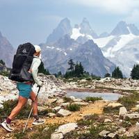 徒步露营装备：轻量化还是多功能性？全网用户观点大PK