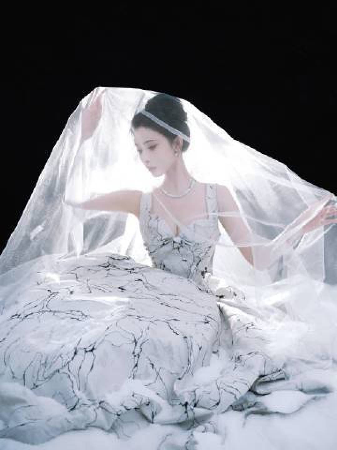 孟子义婚纱造型封神:从冰雪女王到古装天花板