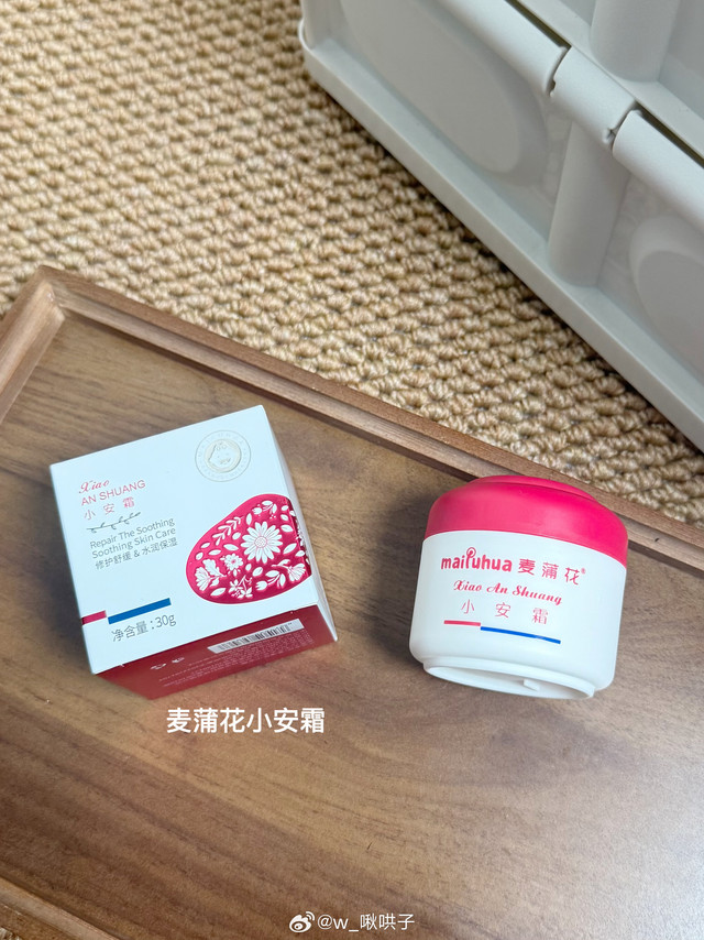 带娃在小区里玩的时候，其他宝妈时不时会夸上两几句“这满满白白嫩嫩的”，本老母亲每次听了都会偷着乐🤭～ 作为精致宝妈，我家小朋友的护肤从出生就没松懈过，面霜更是一年四季不断的！ 特别到了秋冬季节，天气干