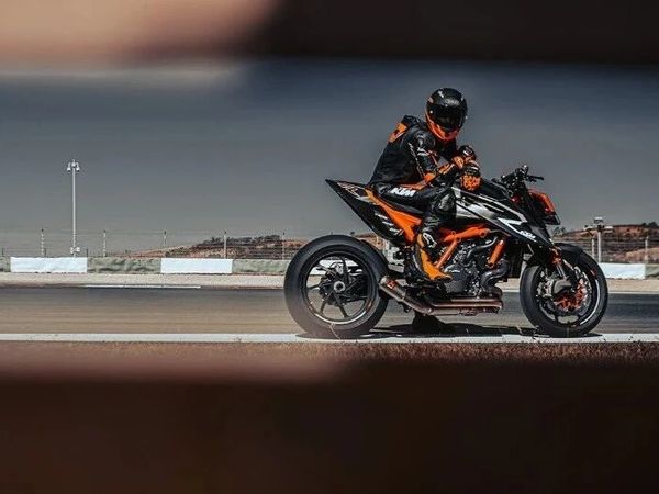 公路野兽：KTM 1290 超级公爵