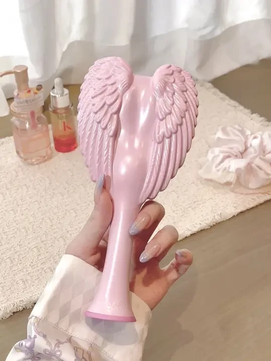 许妍们人手一只的天使梳。。。