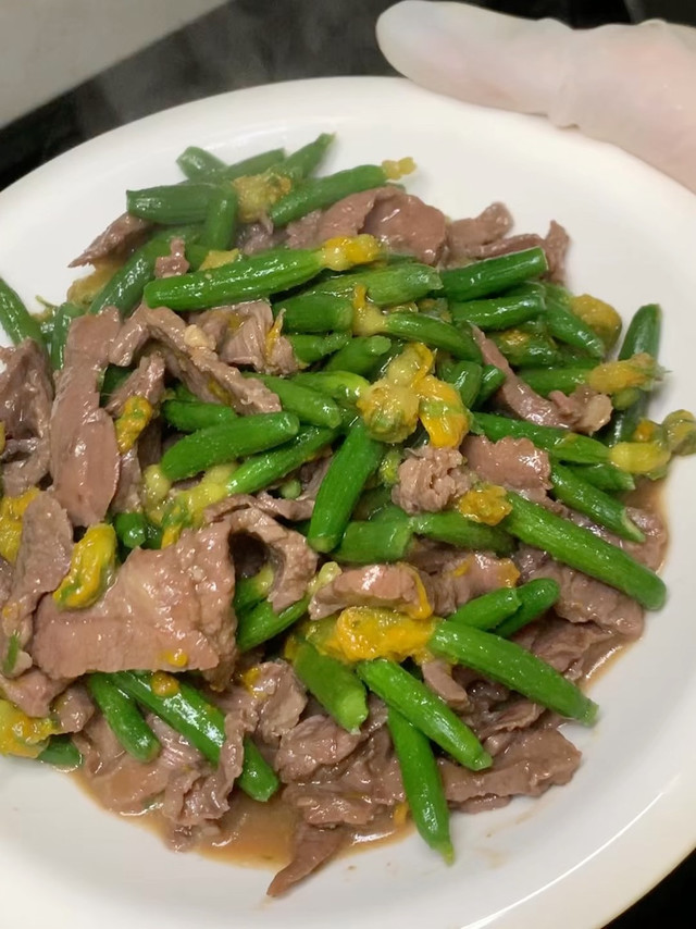 减脂晚餐：牛肉炒黄瓜花