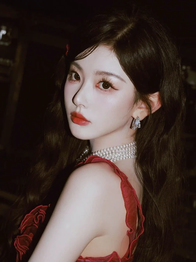 ArianaGrande×Swarovski胶囊系列 | 孔雪儿