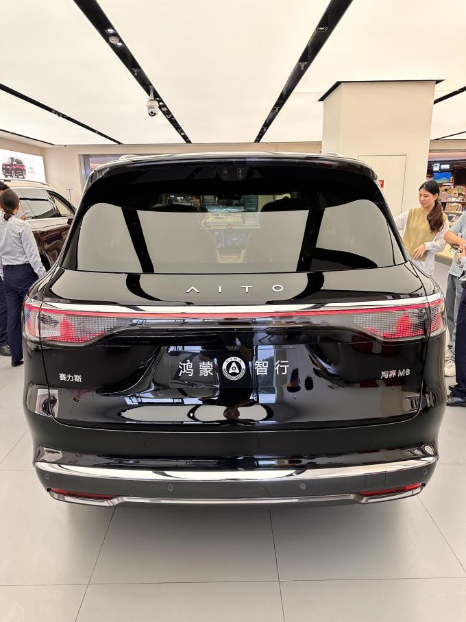 问界新能源车