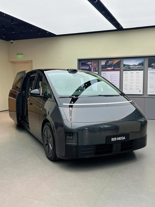 理想MEGA：大空间家用出行首选